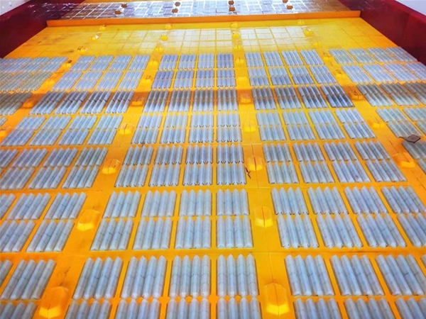 M—style dewatering screen panels